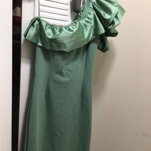 Like new beautiful Sage one shoulder gown ,great for evening, wedding, and prom.